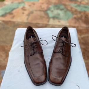 lot 207 image: Banana Republic Mens Shoes 9 12M