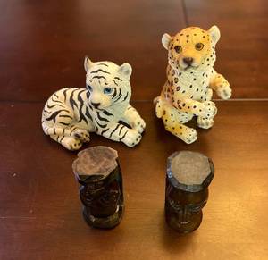 lot 220 image: Decorative animal figurines