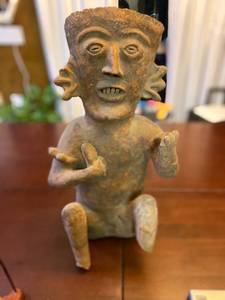 lot 230 image: African Handmade Mud Sculpture with miscellaneous items