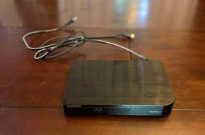 lot 231 image: Samsung Blue Ray Player