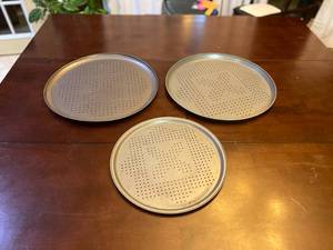 lot 236 image: Pizza Pans (3)