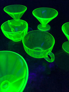 lot 242 image: Federal Vaseline Glass Cups and Saucers