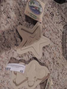 lot 48 image: 2 NEW super store cookie molds ( star & gingerbread)