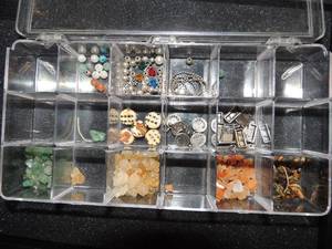lot 332 image: Jewlery making supplies- beads, charms, stones