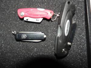 lot 334 image: Knives- Swiss Army and Taskforce X2