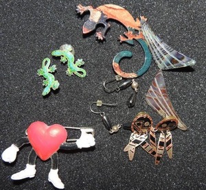 lot 336 image: Lizard green earrings, shell earrings, lizard pin 2.75, Native American earrings, dancing heart  drop earrings