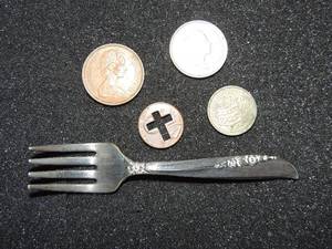 lot 344 image: Baby Fork 1881 Wm. Rogers, Ten pence 1887, 2 pennies 1971, Caymon Island 1982, Penny with Cross