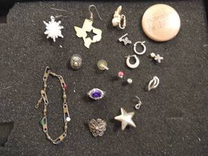 lot 345 image: 2 rings .925, Remember the children and various single earrings