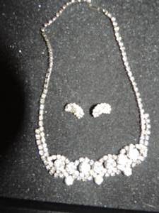 lot 357 image: 16 rhinestone necklace with matching earring (very nice)