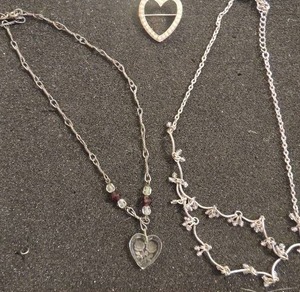 lot 358 image: Silver chain with double layer 16, beaded chain with acrylic hearts and roses 16 and heart broach with seed pearls 1.25