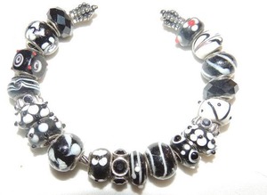 lot 368 image: Black and white cable bracelet, beads, crown tips nice piece