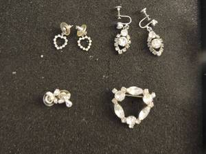 lot 362 image: Rhinestone earrings screw back, heart pin, broach and angel earrings
