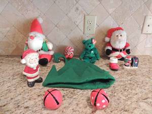 lot 201 image: Christmas lot name tags gift boxes and bags little H&R Christmas people