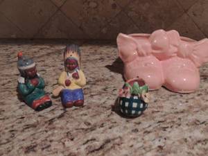 lot 116 image: PINK ceramic baby shoes, baby shoe planter blue Horton shoe, Indian S&P shakers