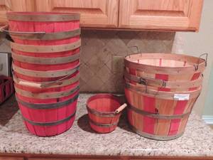lot 162 image: 12 various size red wicker baskets