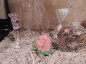 lot 60 image: Russell Stover coin bank, hour glass, lighted rose coin bank