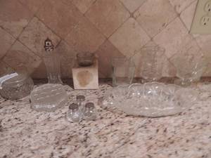 lot 61 image: S&P shakers, coasters, assorted glass pieces.