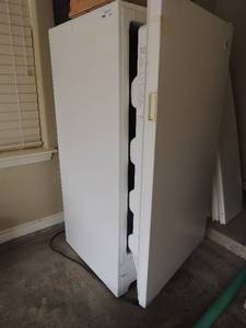 lot 220 image: GE deep freezer , UPRIGHT  White WORKING