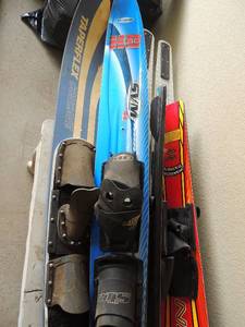lot 223 image: HO large blue and white taperflex skis