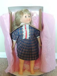 lot 22 image: Madame Alexander Doll Jessica blonde blue eye 22 tall