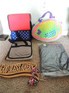 lot 215 image: Lunch bags, shaver caddy, God Bless America door hanger