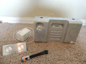 lot 76 image: IHOME Radio built in speakers  temp gauge humidity gauge