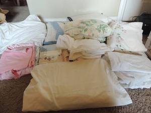 lot 164 image: Mixed lot of twin and full size sheet sets