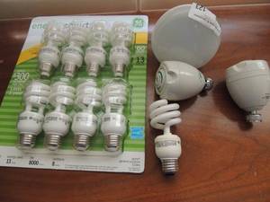 lot 123 image: New pack of energy smart 60 watt light bulbs