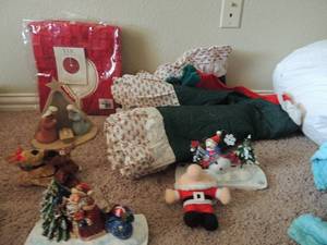 lot 210 image: Green and red tree skirt, mantel dcor, peace on earth, baby Jesus plaque and more