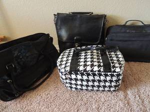 lot 190 image: Large lot of purses all colors and sizes