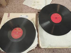 lot 40 image: Vintage vinyl- The Mariners, Chuck wagon gang, beautiful life holding hands of love and more