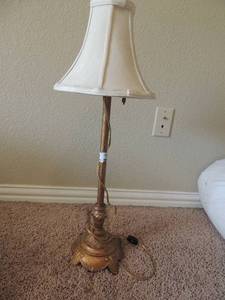 lot 27 image: 32 gold lamp with shade