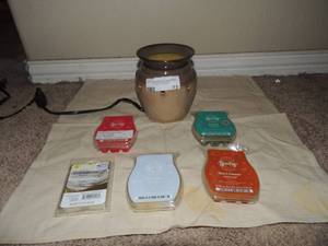 lot 73 image: SCENSEY Warmer with 6 packs of SCENSEY  WAXES