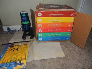 lot 74 image: Intel play Childs microscope with booklet. Full set of hooked on phonics parents guide 1-6 guide