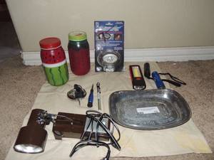 lot 75 image: Mini flashlights, computer lamp and lock with key