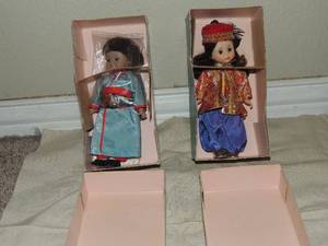 lot 91 image: Madame Alexander Doll- #787 TURKEY and #770 Japan