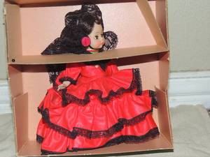 lot 85 image: Madame Alexander Doll- #795 Spanish girl