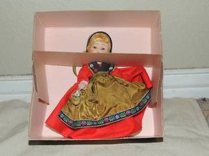 lot 89 image: Madame Alexander Doll- #781 Beth