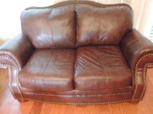 lot 4 image: Brown Leather LOVE SEAT  with Brass tac detail from Havertys 40x65x41