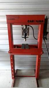 lot 15 image: Carolina 30-ton Hydraulic Press with plates