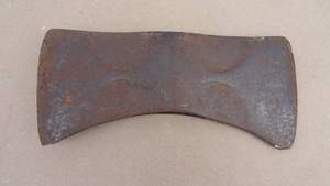lot 24 image: True Temper Kelly Perfect 3.5 lb double axe head