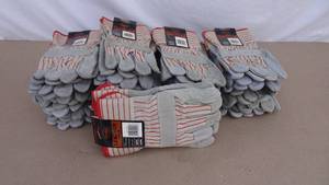 lot 32 image: Lot of 23 Boss leather palm work gloves, size large