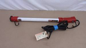 lot 36 image: Craftsman task light bar, model 73948