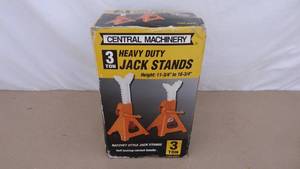 lot 40 image: Pair of 3 ton jack stands