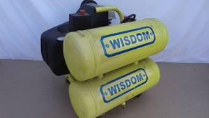 lot 44 image: Wisdom air compessor - 2 12 HP