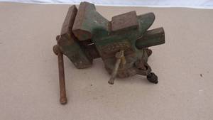 lot 51 image: Vintage Fuller 3-12 bench vise