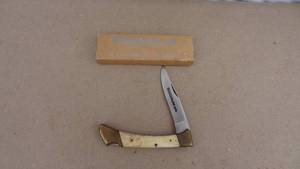 lot 66 image: Magnum 38 3 pocket knife