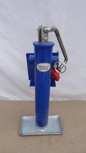 lot 84 image: Trailer jack - 2,000 lb capacity