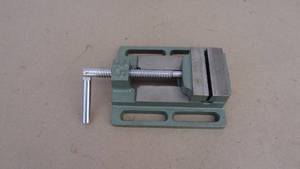 lot 90 image: 2-12 drill press vise