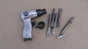 lot 93 image: Central pneumatic 150mm air hammer kit
